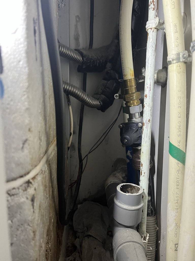 remplacement d'un réducteur de pression en urgence et pas cher a Ambares Lagrave